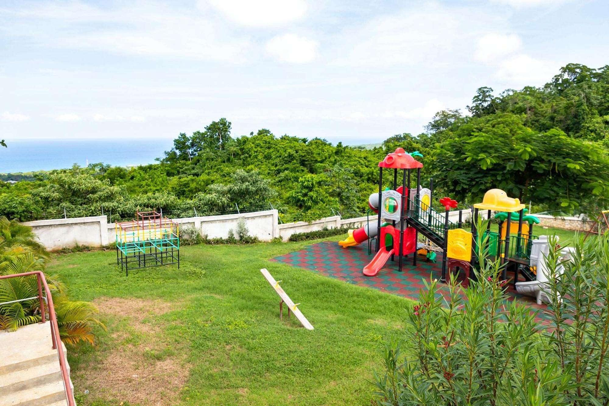 Ms. T's Paradise @ Pyramid Point * Ocho Rios